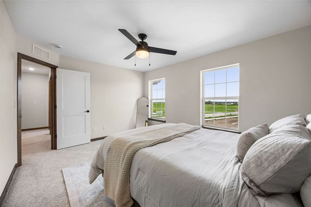 160 Bethany Loop SW A, Cedar Rapids, IA 52404