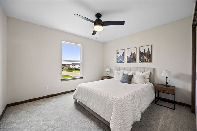 160 Bethany Loop SW A, Cedar Rapids, IA 52404