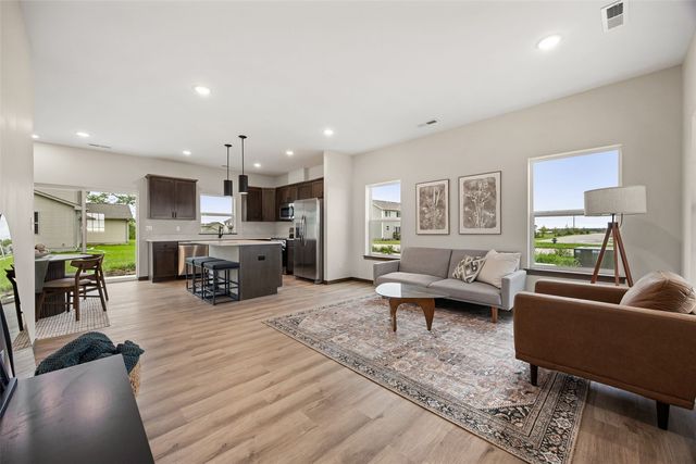 160 Bethany Loop SW A, Cedar Rapids, IA 52404