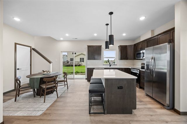 160 Bethany Loop SW A, Cedar Rapids, IA 52404