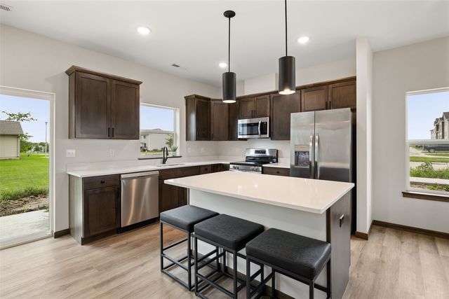 160 Bethany Loop SW A, Cedar Rapids, IA 52404