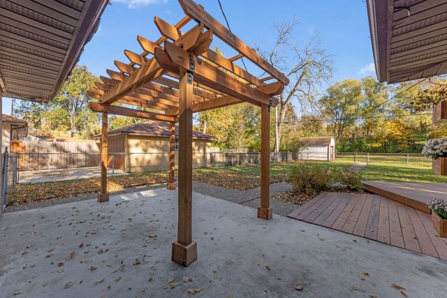 9523 10th Avenue S, Bloomington, MN 55420