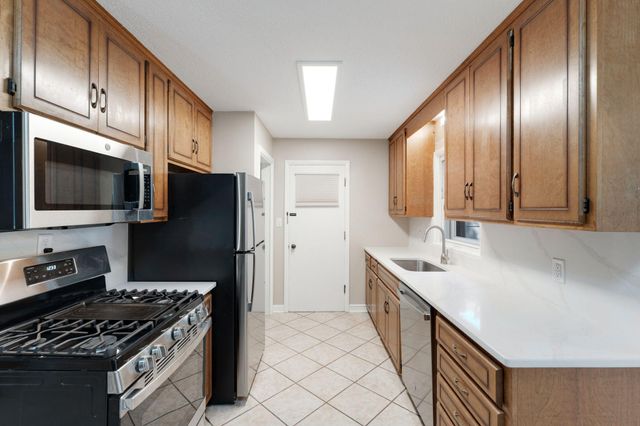 9523 10th Avenue S, Bloomington, MN 55420