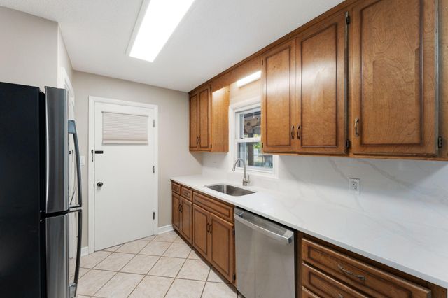 9523 10th Avenue S, Bloomington, MN 55420