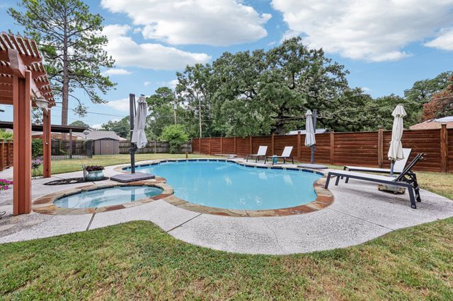 1608 Lillian Avenue, Pantego, TX 76013