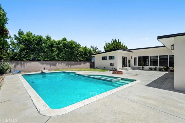 9519 La Reina, Downey, CA 90240