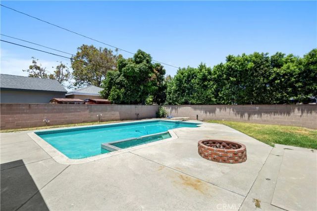 9519 La Reina, Downey, CA 90240
