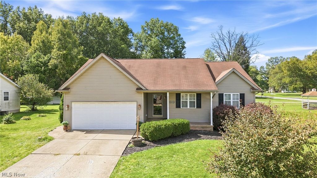 1561 Birch Run Drive NE, Warren, OH 44483