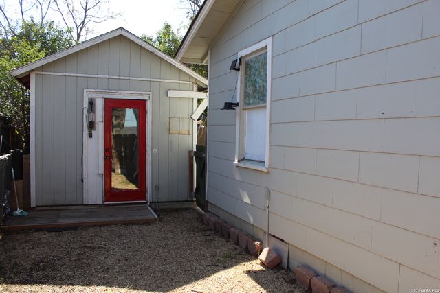 4518 Charles Williams, San Antonio, TX 78220