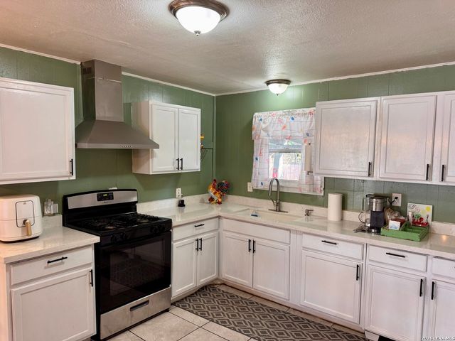 4518 Charles Williams, San Antonio, TX 78220