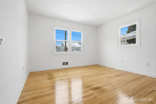 19 4th Street, Sayreville, NJ 08872