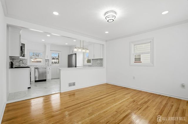 19 4th Street, Sayreville, NJ 08872