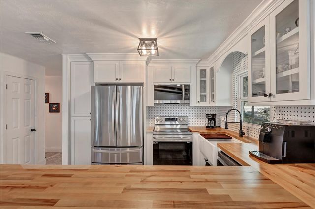 354 Edgewater Way, Point Blank, TX 77364