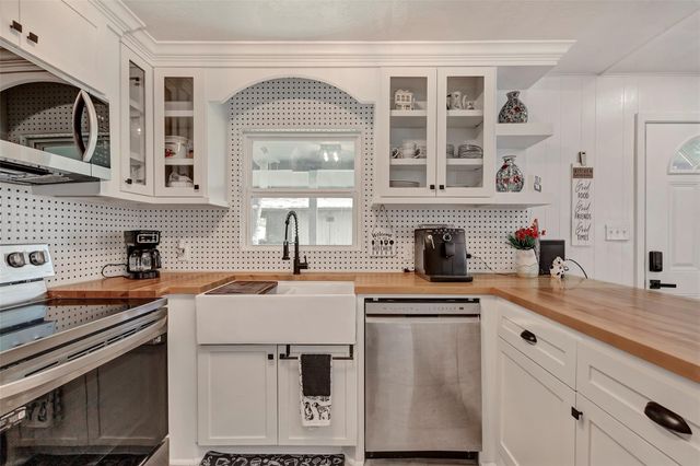 354 Edgewater Way, Point Blank, TX 77364