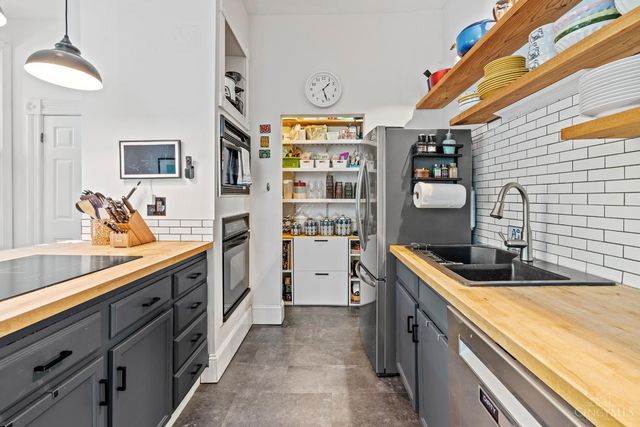 1933 Fairfax Avenue, Cincinnati, OH 45207