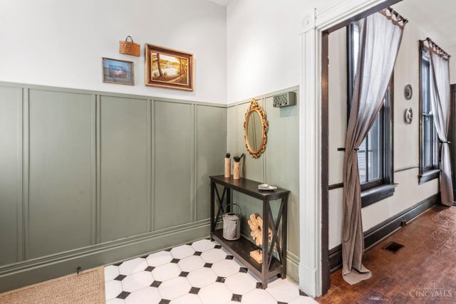 1933 Fairfax Avenue, Cincinnati, OH 45207