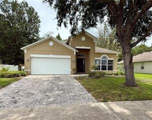 3360 CREEK RUN LANE, Eustis, FL 32736