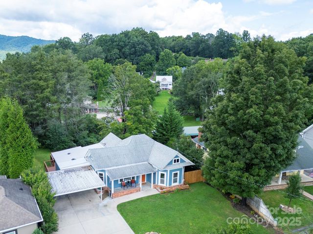 55 Woodland Drive, Waynesville, NC 28786