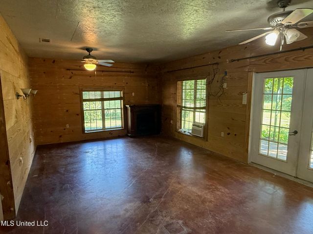 1156 Boone Road, Mccomb, MS 39648