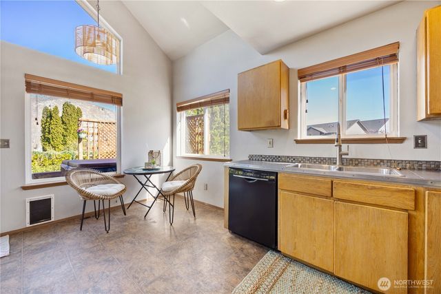 285 W Emerson Drive, Orondo, WA 98843