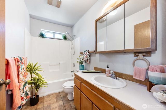 285 W Emerson Drive, Orondo, WA 98843