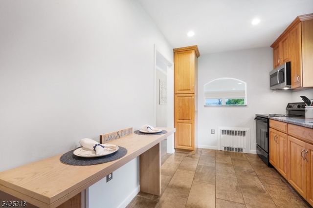 257 Hudson Ave, Hopatcong Boro, NJ 07843