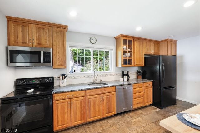 257 Hudson Ave, Hopatcong Boro, NJ 07843
