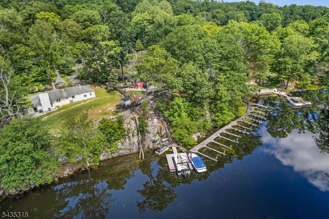257 Hudson Ave, Hopatcong Boro, NJ 07843