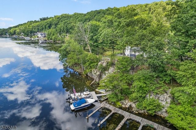 257 Hudson Ave, Hopatcong Boro, NJ 07843