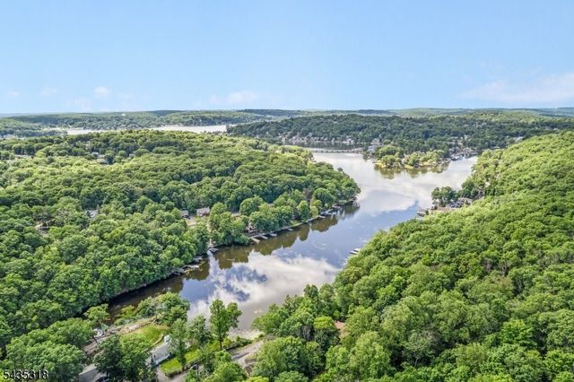 257 Hudson Ave, Hopatcong Boro, NJ 07843