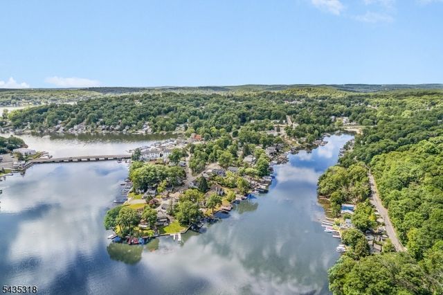 257 Hudson Ave, Hopatcong Boro, NJ 07843