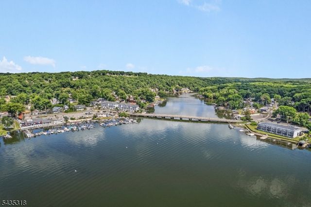 257 Hudson Ave, Hopatcong Boro, NJ 07843
