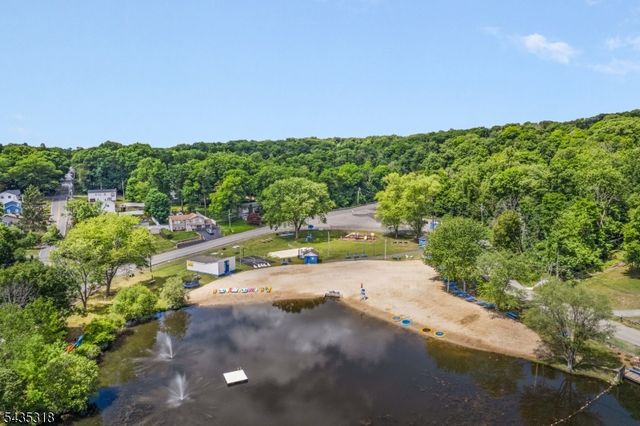 257 Hudson Ave, Hopatcong Boro, NJ 07843