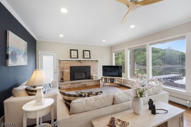 257 Hudson Ave, Hopatcong Boro, NJ 07843