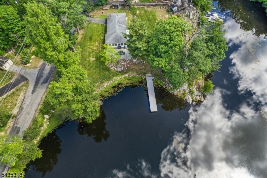 257 Hudson Ave, Hopatcong Boro, NJ 07843