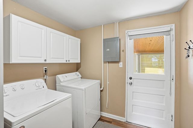8236 Ellsworth Place, Merrillville, IN 46410