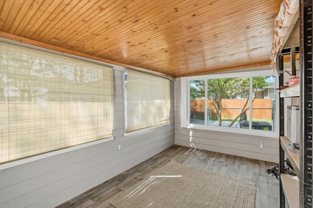 8236 Ellsworth Place, Merrillville, IN 46410