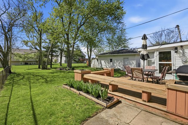 8236 Ellsworth Place, Merrillville, IN 46410