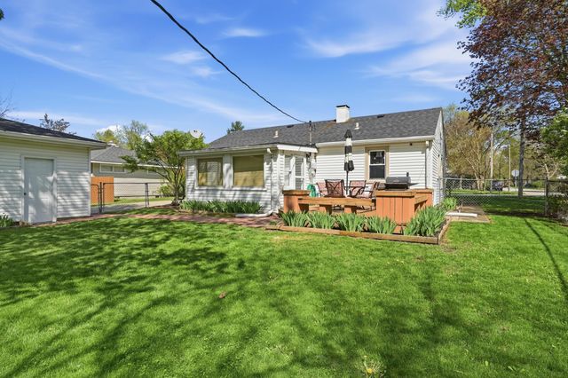 8236 Ellsworth Place, Merrillville, IN 46410