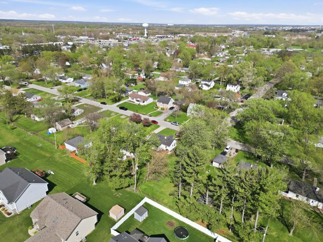 8236 Ellsworth Place, Merrillville, IN 46410