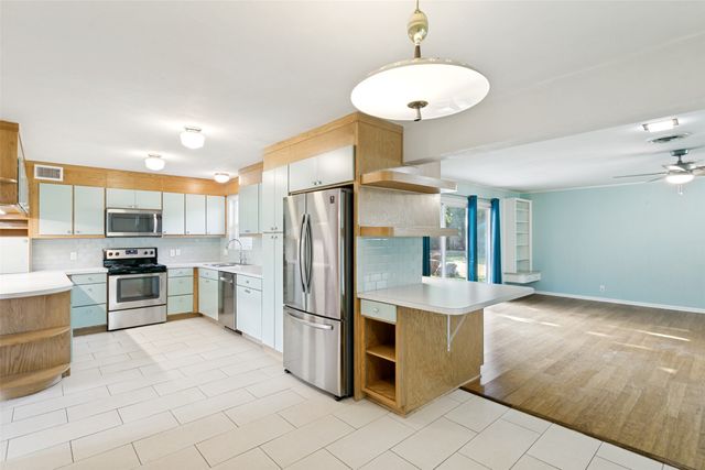 5205 Trail Lake Drive, Fort Worth, TX 76133