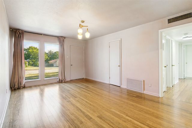 5205 Trail Lake Drive, Fort Worth, TX 76133
