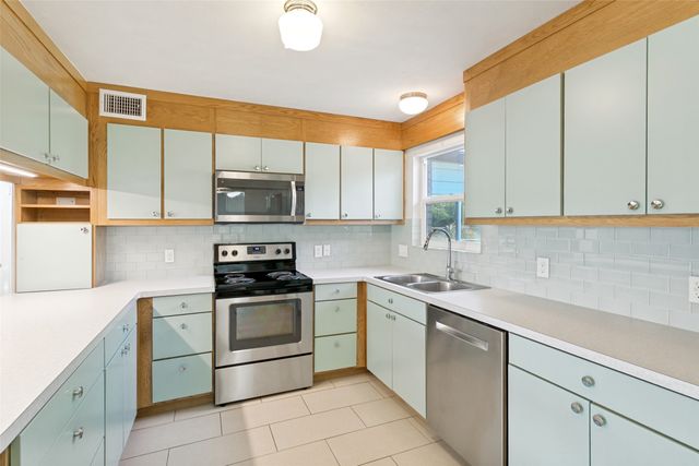 5205 Trail Lake Drive, Fort Worth, TX 76133