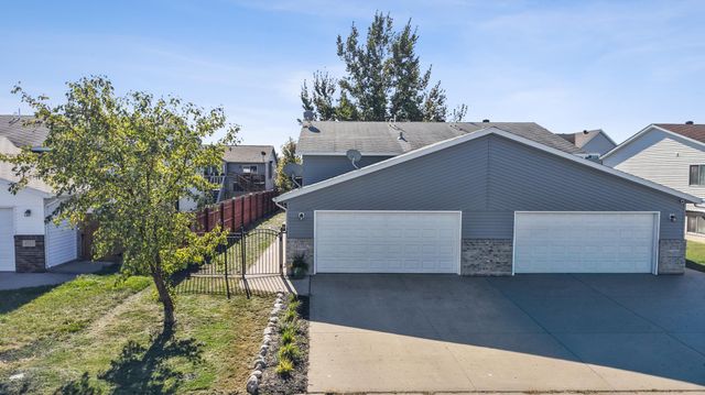 4775 Townsite Place S, Fargo, ND 58104