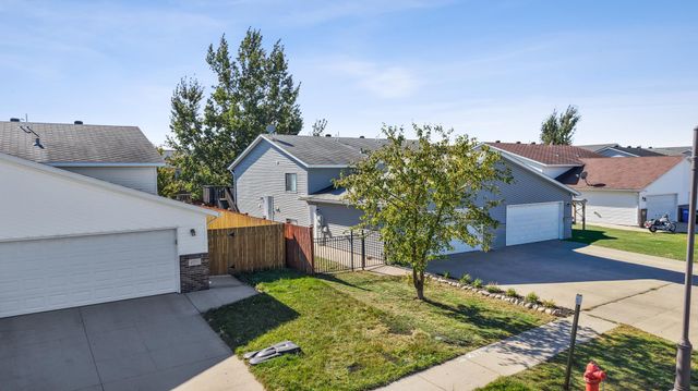 4775 Townsite Place S, Fargo, ND 58104