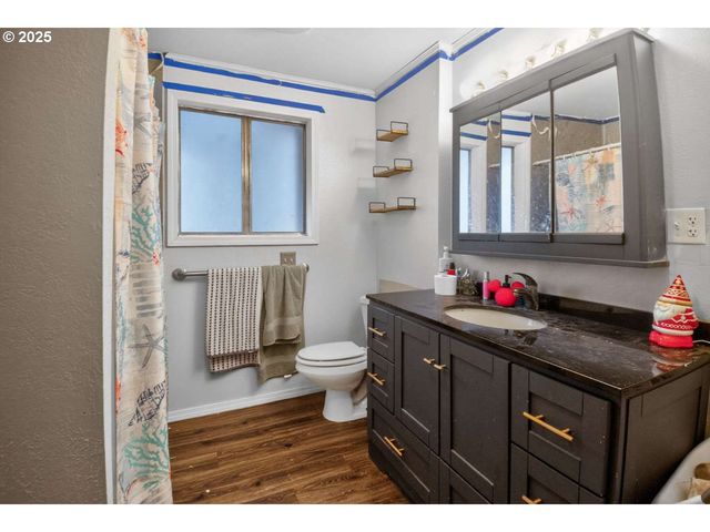 550 N WASSON St, Coos Bay, OR 97420