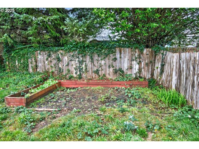 550 N WASSON St, Coos Bay, OR 97420