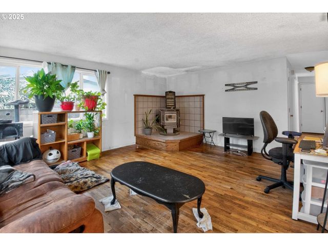 550 N WASSON St, Coos Bay, OR 97420