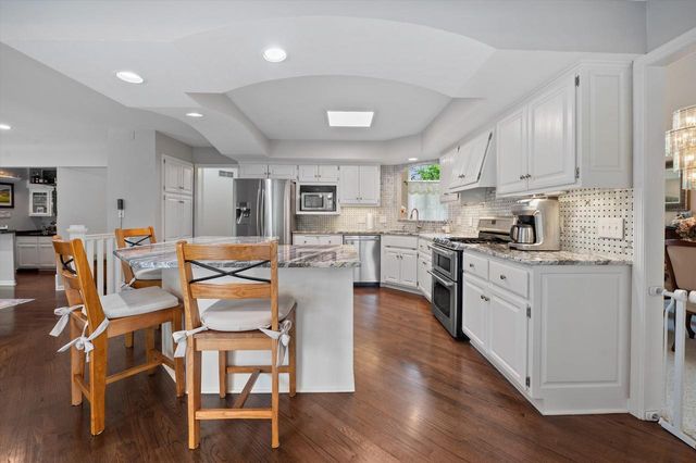 2809 Killarney COURT, West Bend, WI 53095