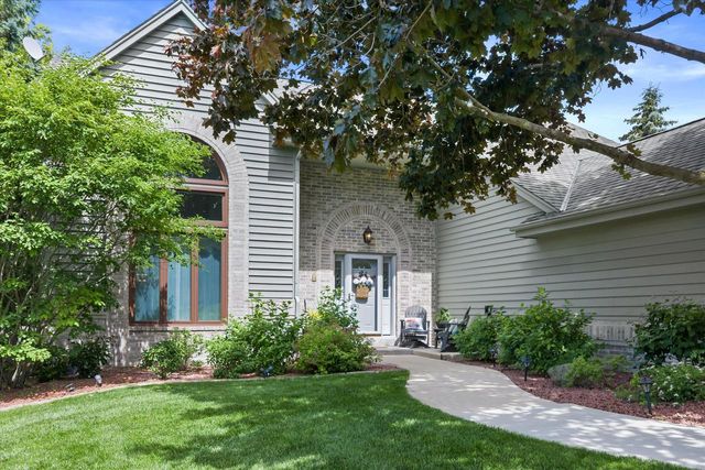 2809 Killarney COURT, West Bend, WI 53095